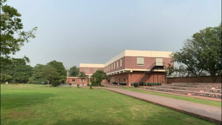 Lahore School of Economics (LSE)-pip